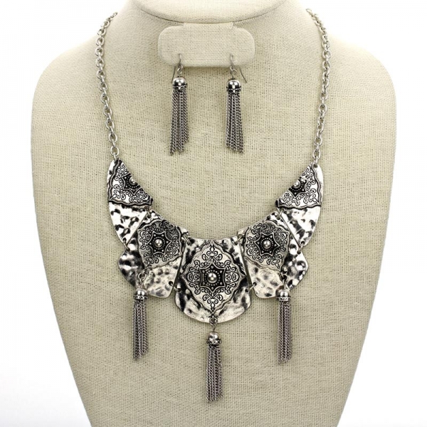 Fashion Necklace Set