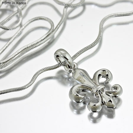 Medium Size Fleur De Lis Pendant Necklace
