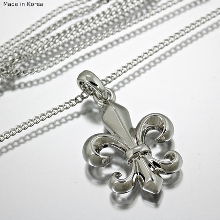 Medium Size Fleur De Lis Pendant Necklace