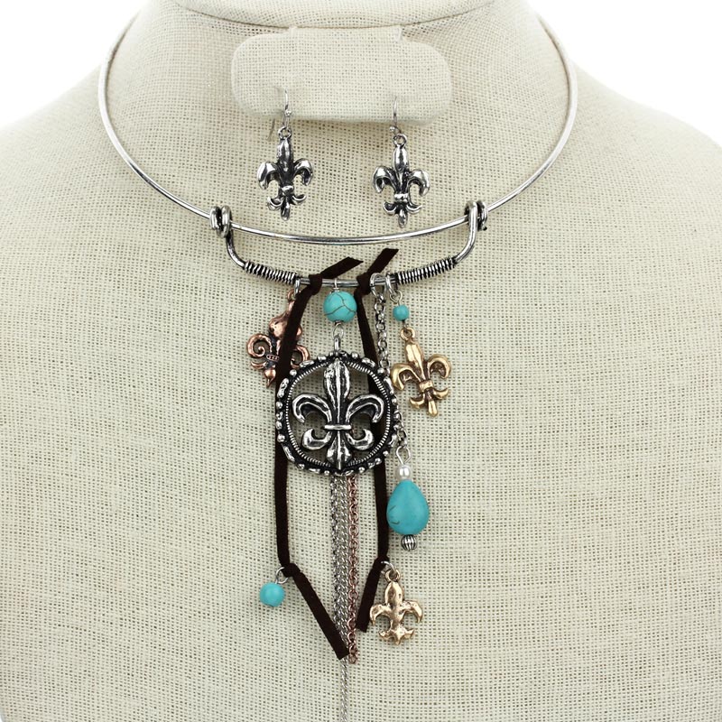 Fleur De Lis Necklace Set