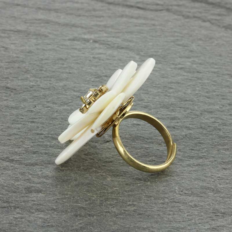 JJ Gold Mother of Pearl Semi-matt gold with Crystal Ring - Image 3