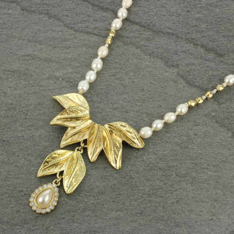 JJ Gold Leaves Pearl Necklace - Image 3
