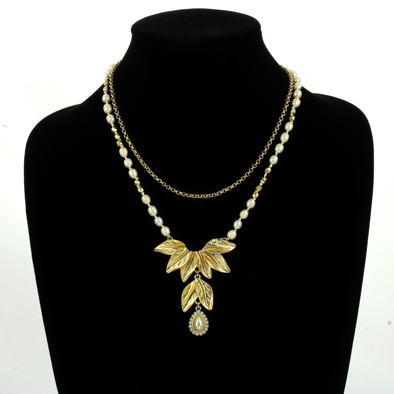 JJ Gold Leaves Pearl Necklace - Image 2