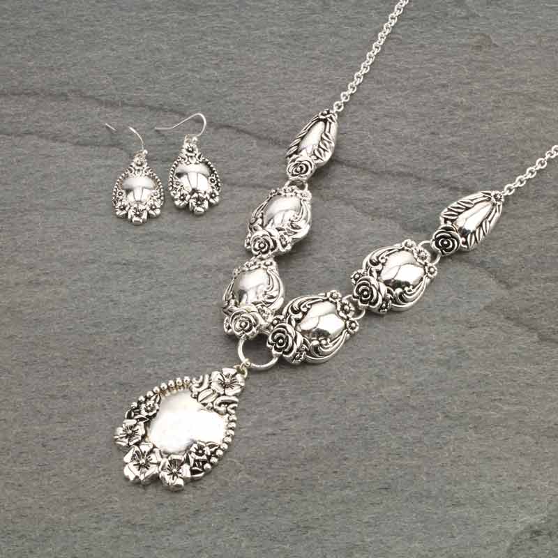 Teardrop Spoon Look Necklace Set