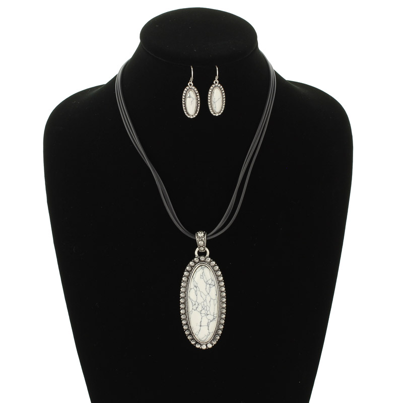 Navajo Style Leather Necklace Set - Image 2