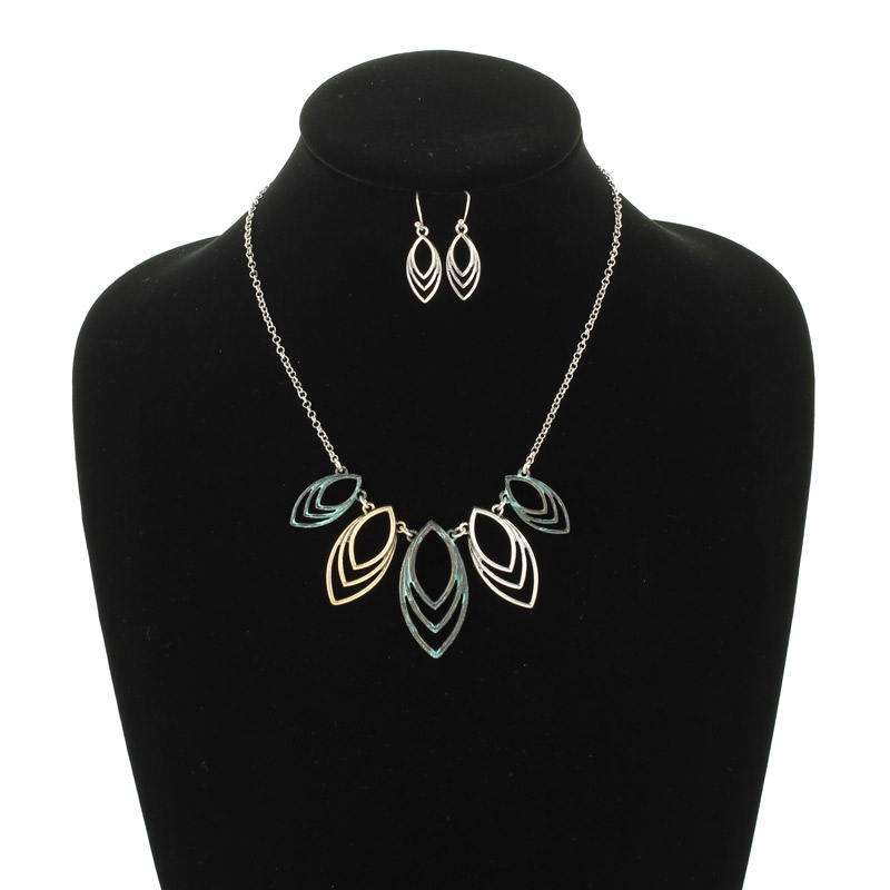 Western Style Necklace Set - Image 2