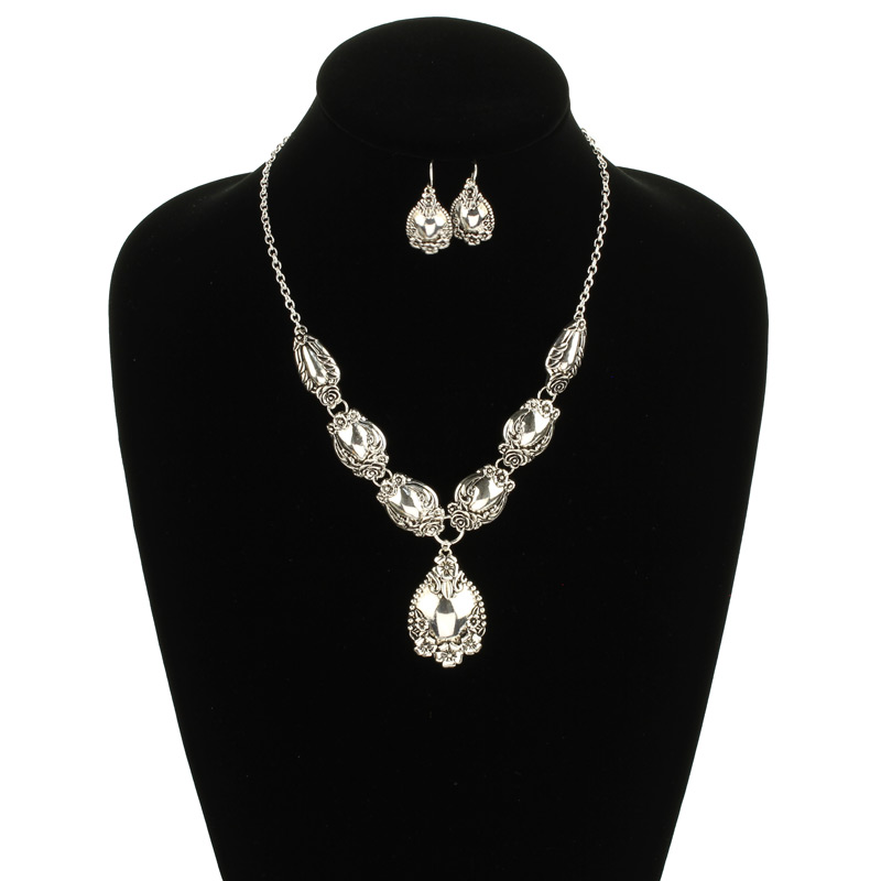 Teardrop Spoon Look Necklace Set - Image 2