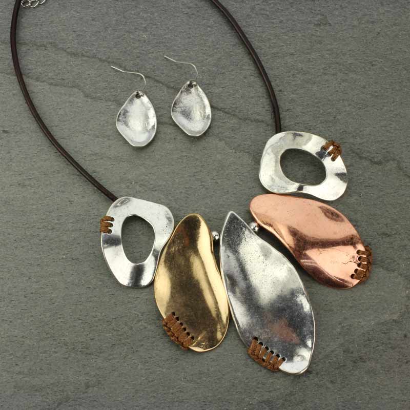 Twisted Teardrop Pendant Necklace Set