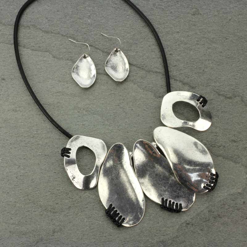 Twisted Teardrop Pendant Necklace Set