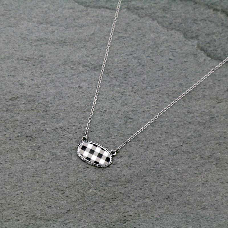 Plaid Pattern Oval Necklace