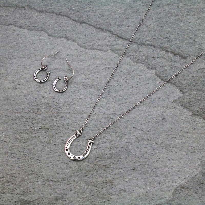Dainty Horseshoe Necklace Set