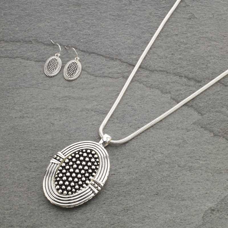 Tailored with Dual Sides Ellipse Necklace Set