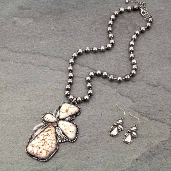 Stone Pendant Necklace Set