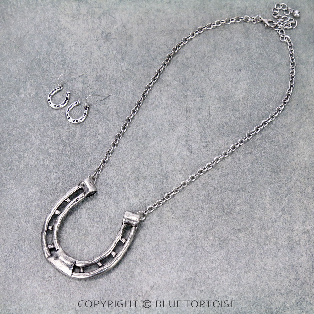 Horseshoe Necklace Set