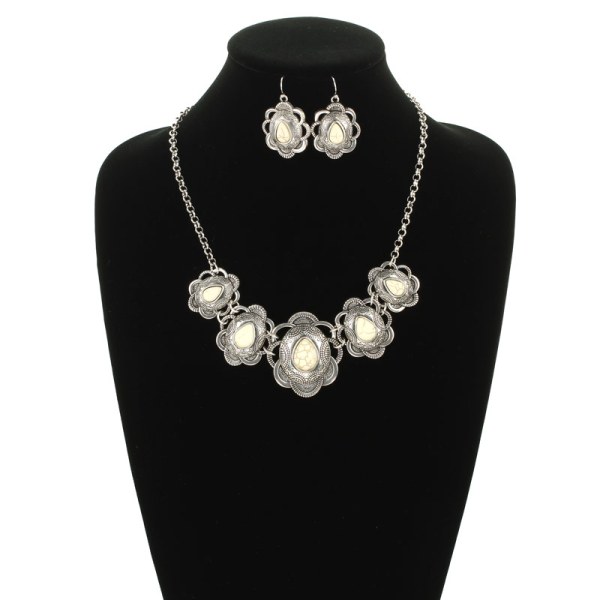 Western Turquoise Statement Necklace Set - Image 2