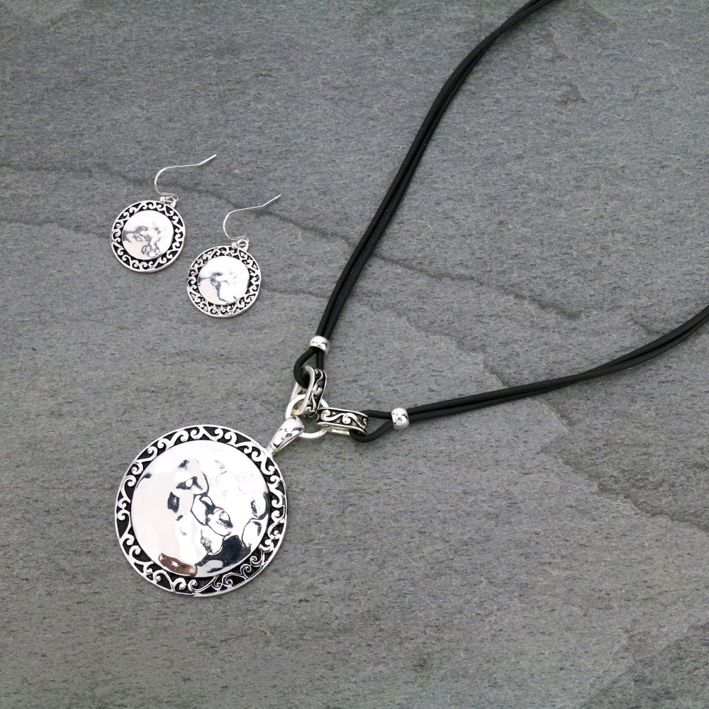 Tailored Round with Hammered Necklace Set