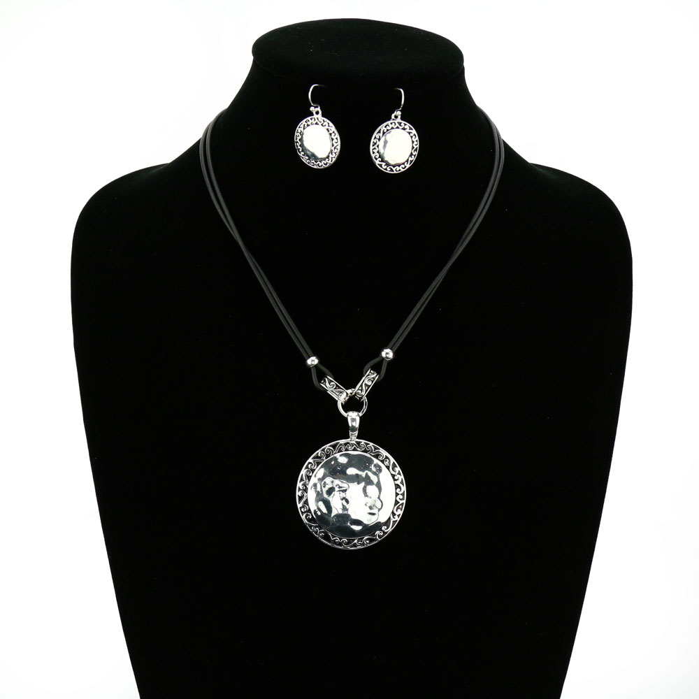 Tailored Round with Hammered Necklace Set - Image 2