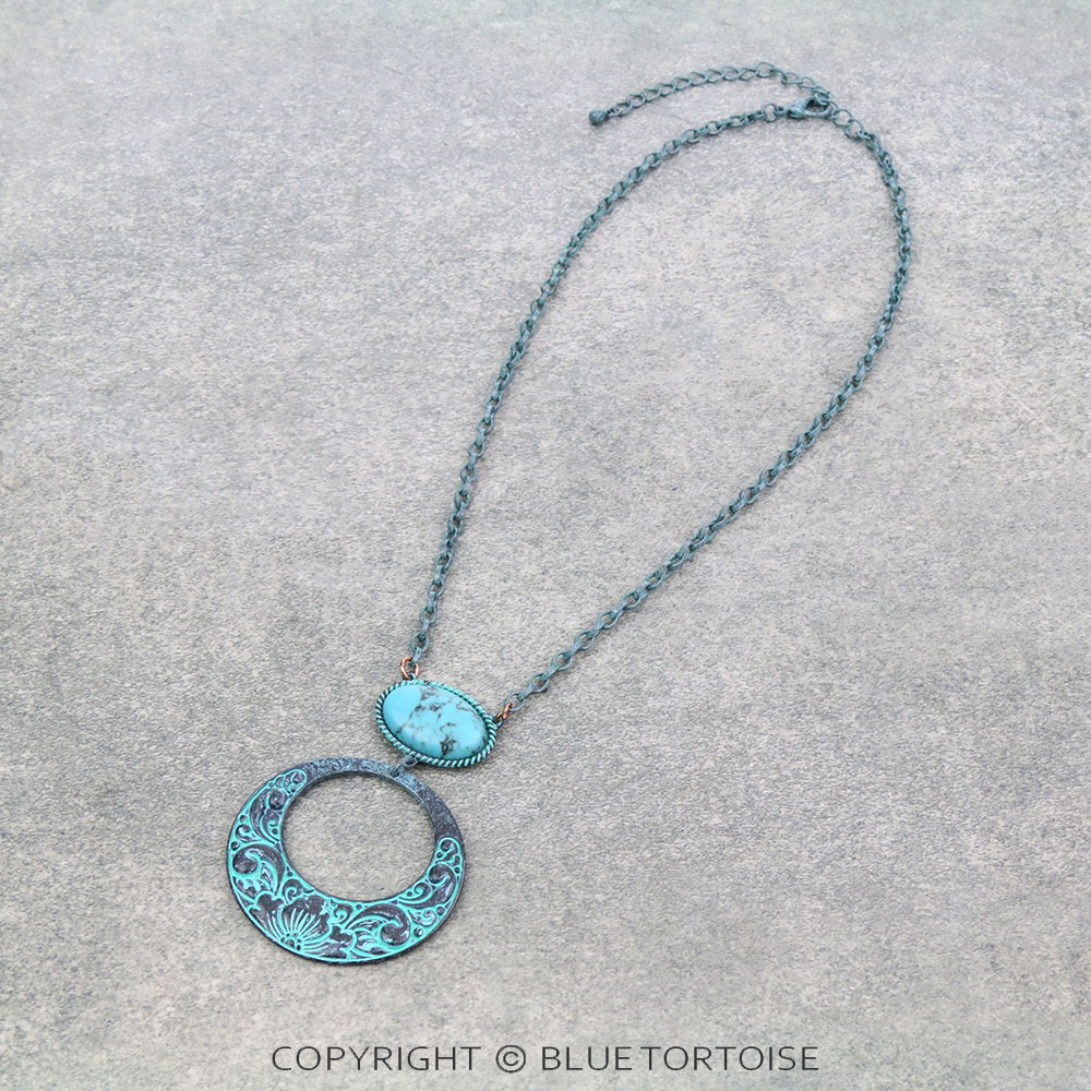 Floral Pattern Casting with Stone Necklace