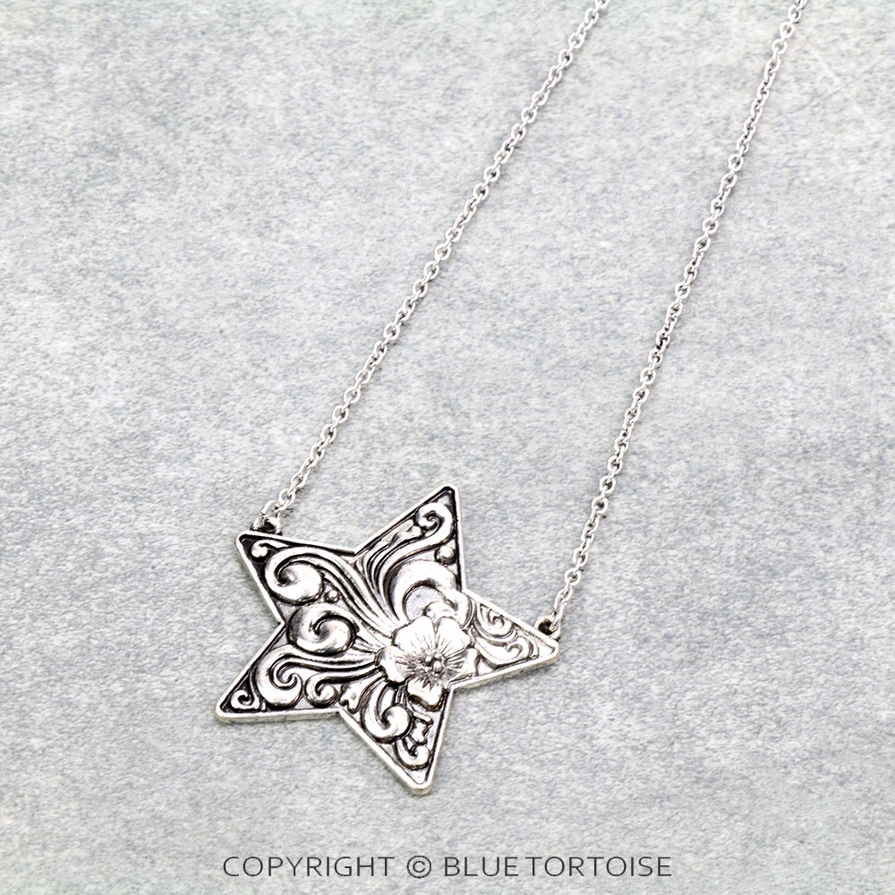 Flower Casting Star Necklace