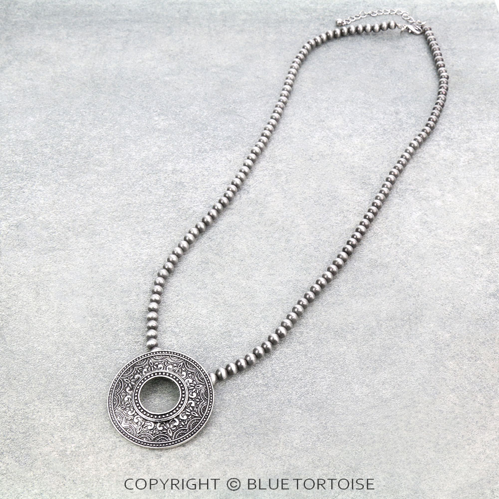 Western Design Pendant Necklace
