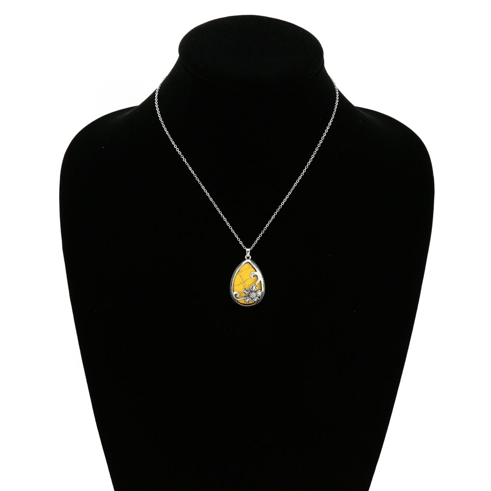 Western Flower Pendant Chain Necklace - Image 2