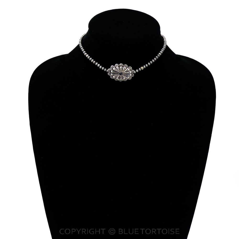 4mm Navajo Style Pearl with Concho Pendant Choker Necklace - Image 2