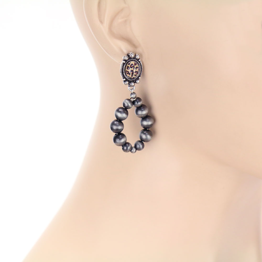 Navajo Style Pearl Stud Earrings - Image 2