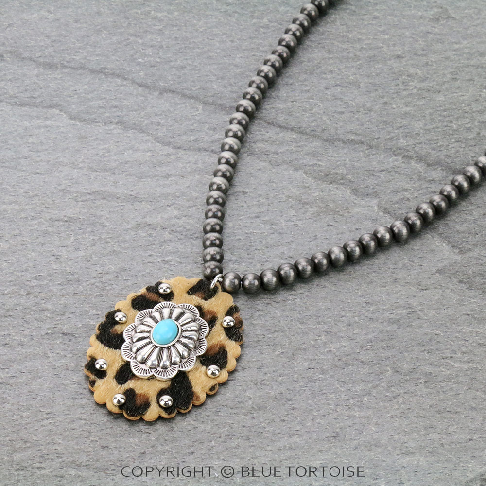 Western Oval Leather Pendant Necklace