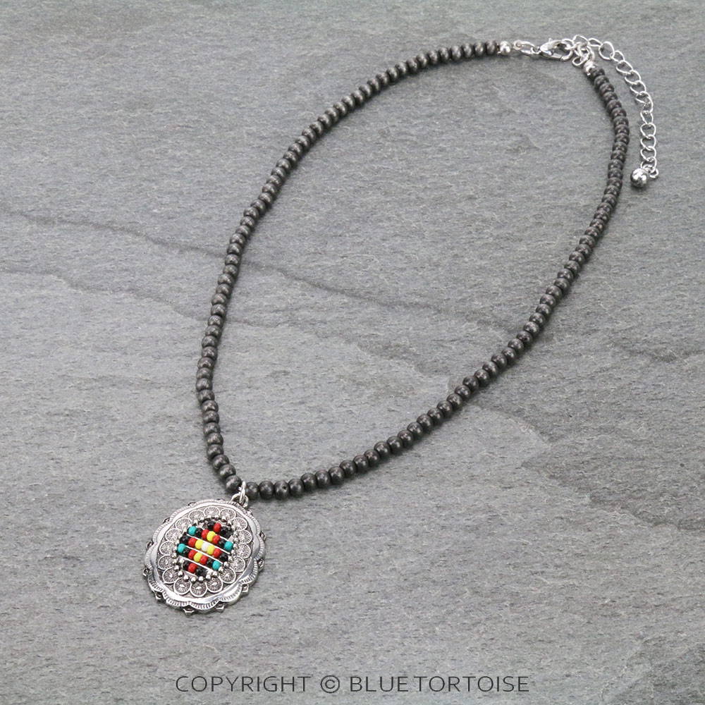 Western Oval Seed Bead Pendant Necklace
