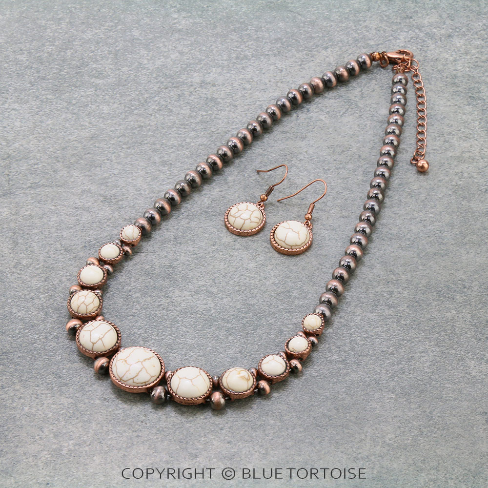 Western Design Metallic Pearl Necklace Set