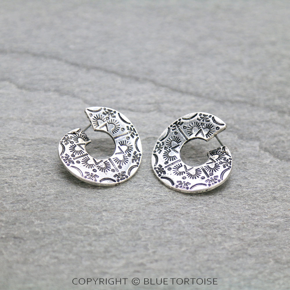 Western Texture Curved Stud Earrings
