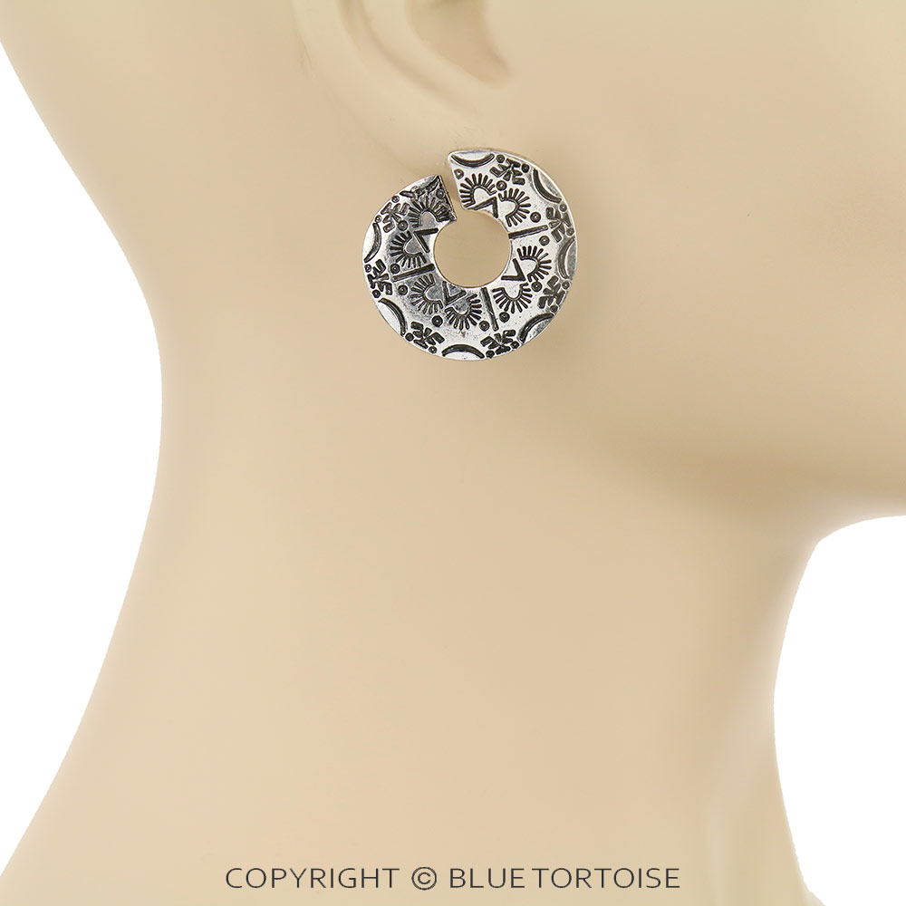 Western Texture Curved Stud Earrings - Image 2