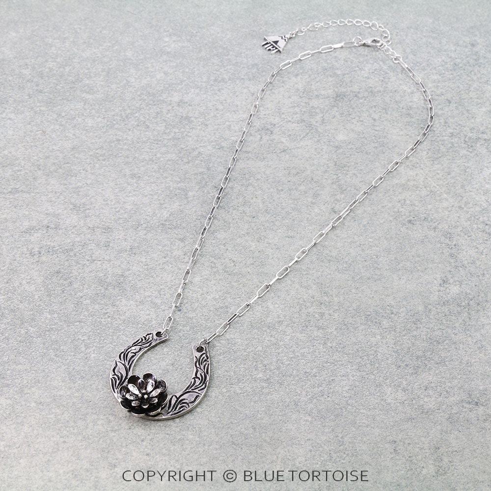 Western Flower Horseshoe Necklace - Image 3