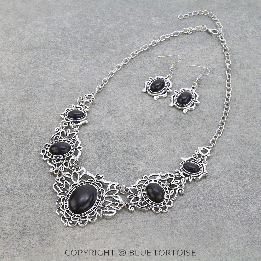 Western Design Stone Necklace Set