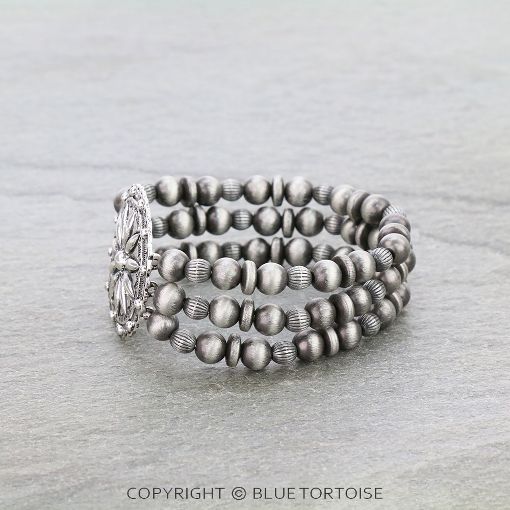 Western Navajo Style Pearl with Concho Stretch Bracelet - Image 2