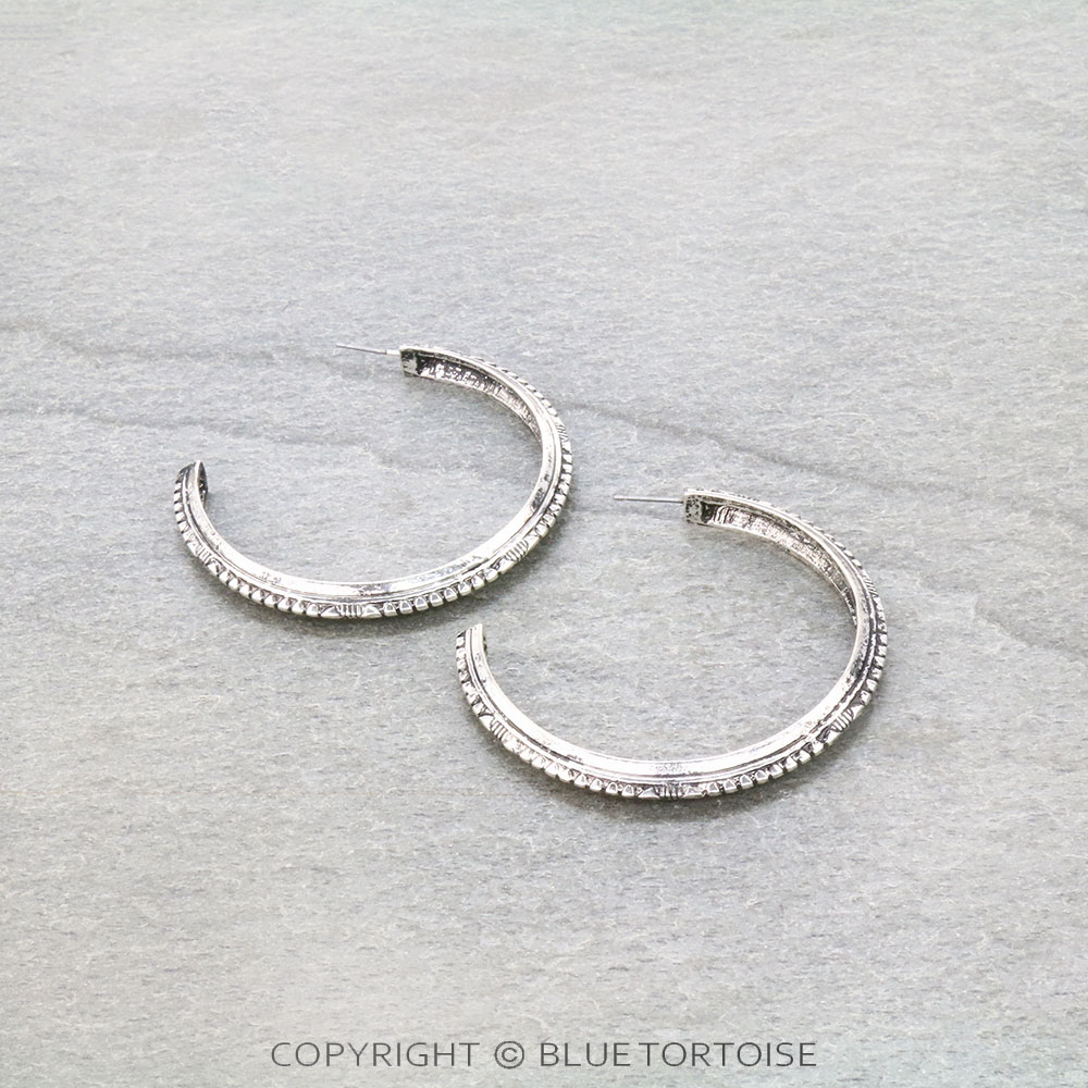 Western Texture Hoop Earrings - Image 3