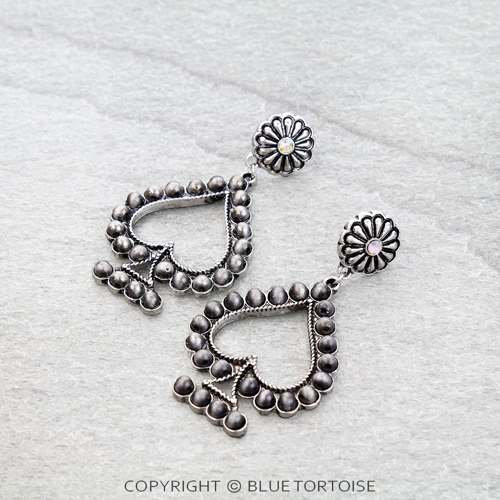 Navajo Style Pearl Spade Concho Stud Earrings
