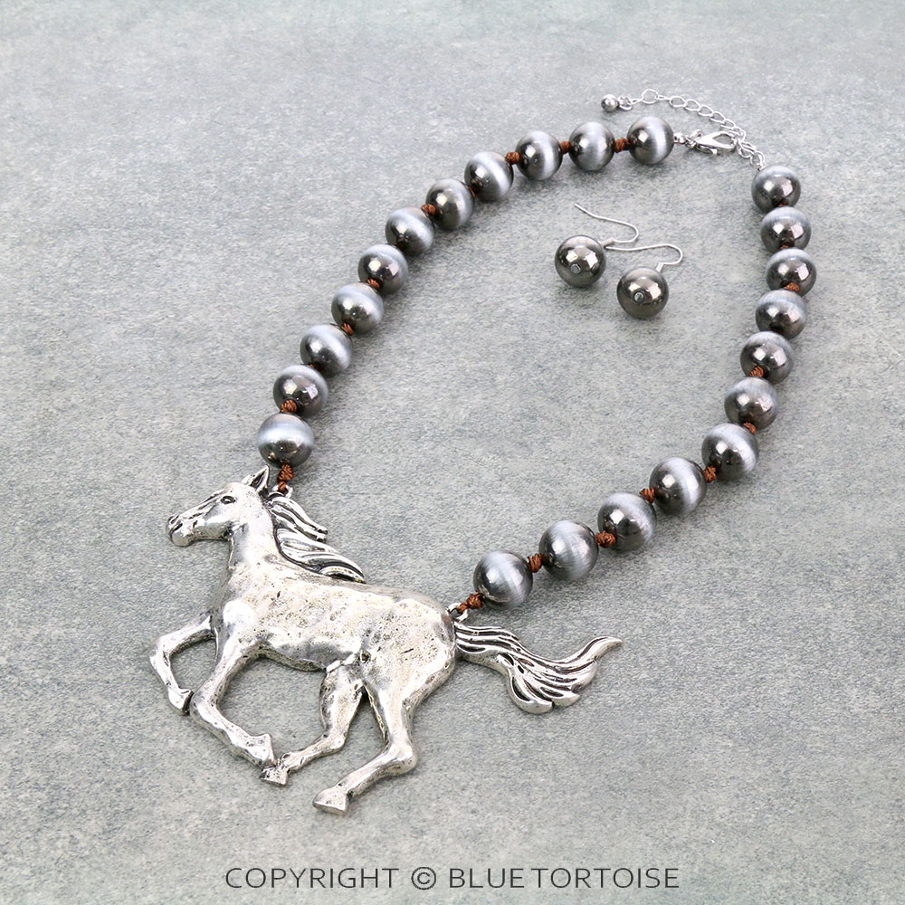Western Horse Metallic Pearl Necklace Set