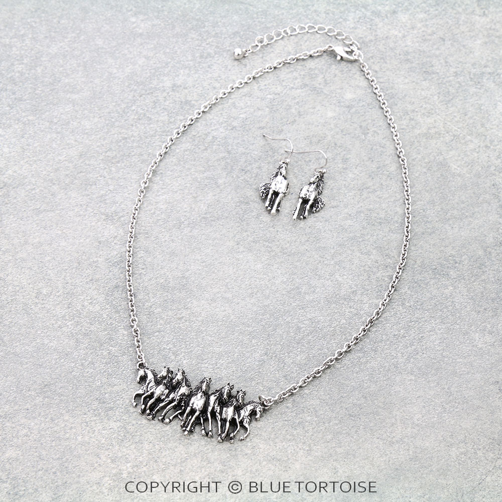 Western Running Horse Necklace Set
