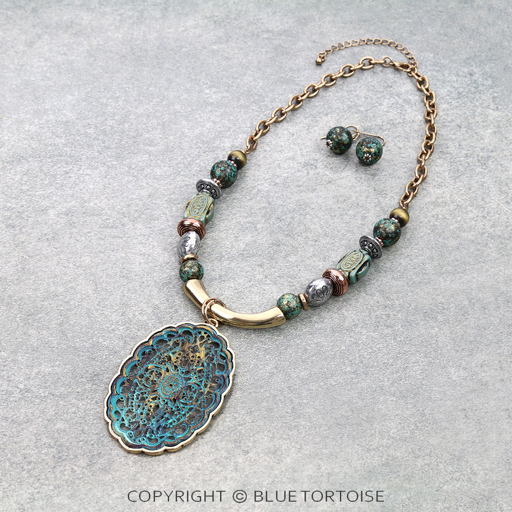 Patterned Oval Shape Pendant Necklace Set