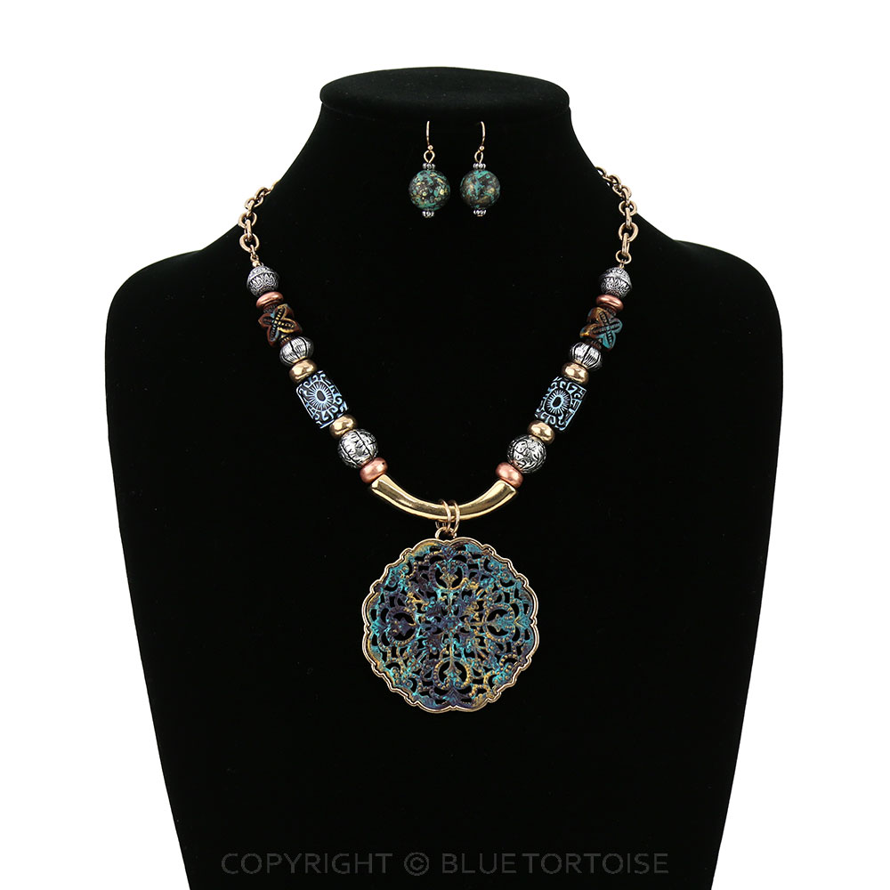 Patterned Round Shape Pendant Necklace Set - Image 2