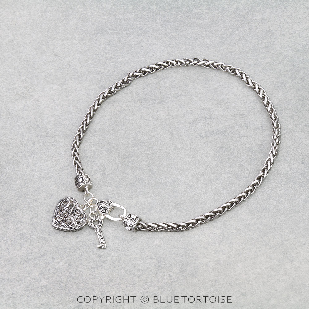 Tailored Chain with Filigree Heart Necklace