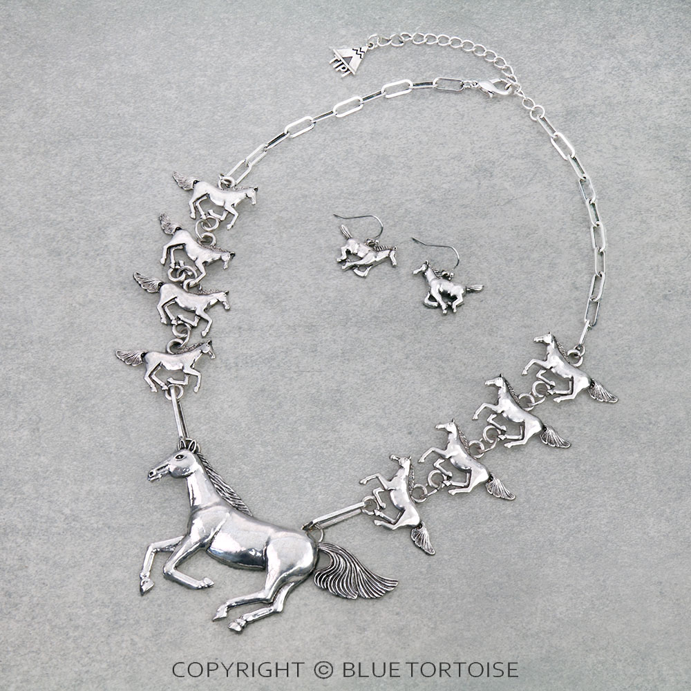 Western Running Horse Necklace Set