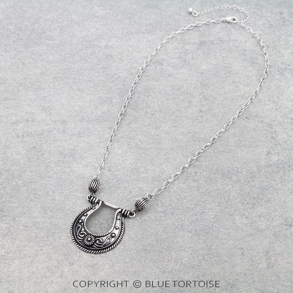 Western Texture Horseshoe Necklace - Image 3