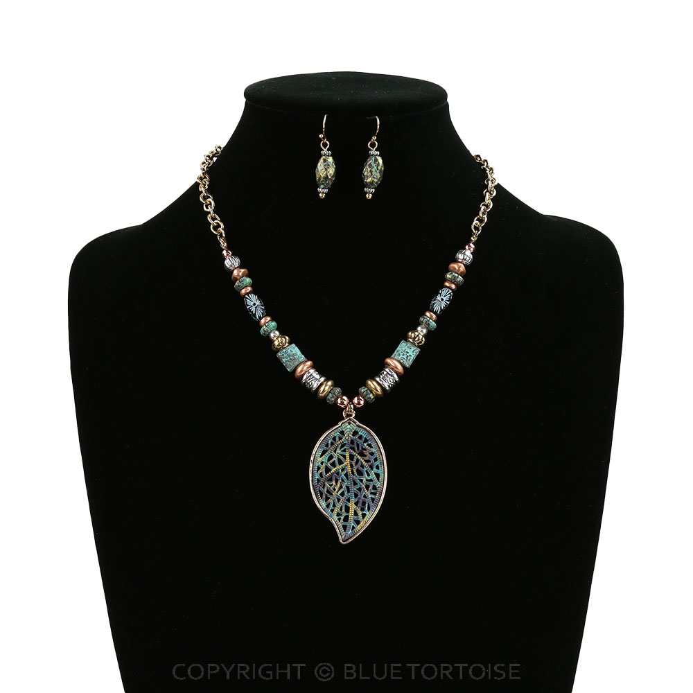 Patterned Leaf Shape Pendant Necklace Set - Image 2
