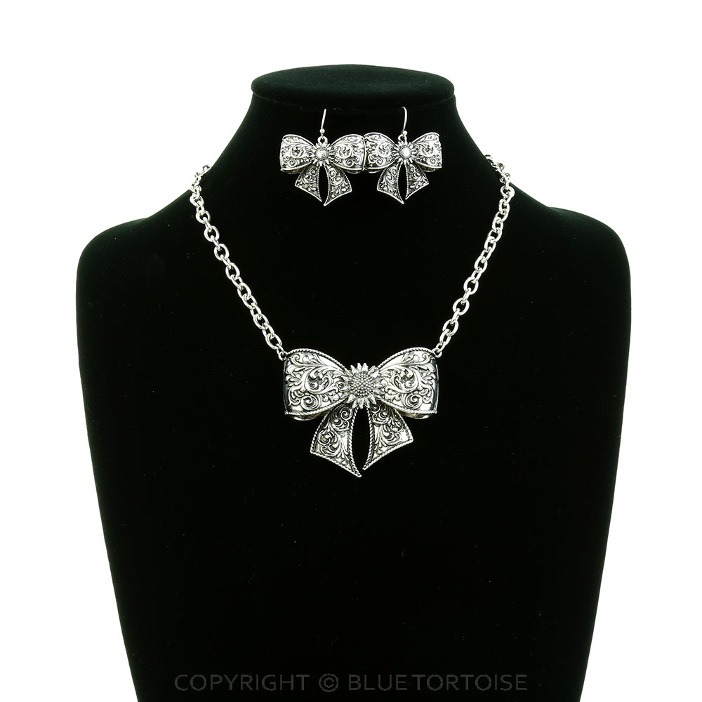 Western Filigree Bow Necklace Set - Image 2