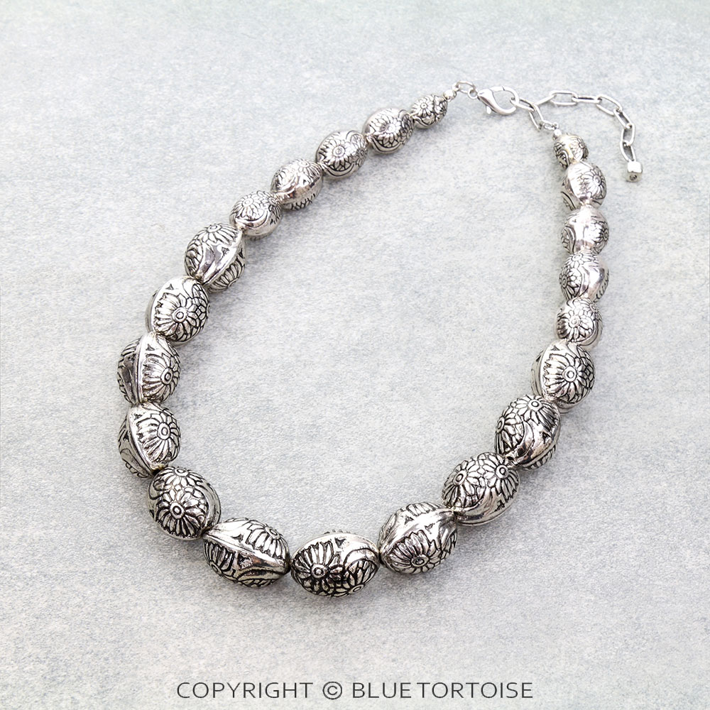17" Western Engraved Oval Bead Necklace